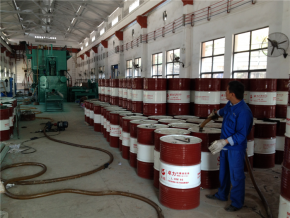 為廣東華工壓鑄機(jī)加油現(xiàn)場